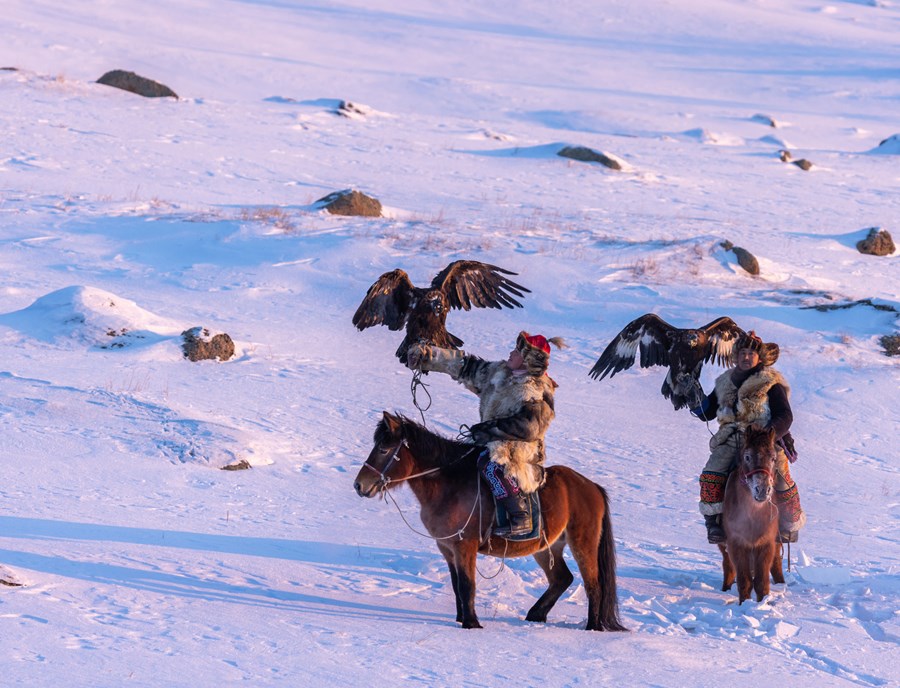 Golden Eagle Hunters Preserving Mongolia S Ancient Traditions