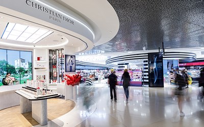 Highlights atIndulge in exclusive private shopping guided by a personal concierge