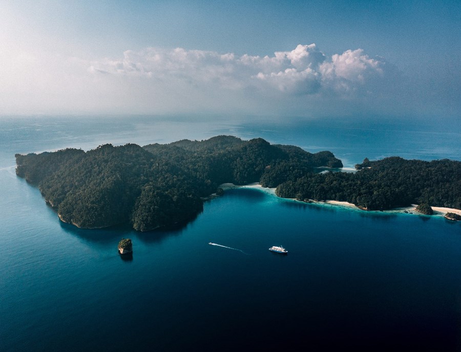 Cruise Indonesia Aboard An Elegant Luxury Expedition Yacht