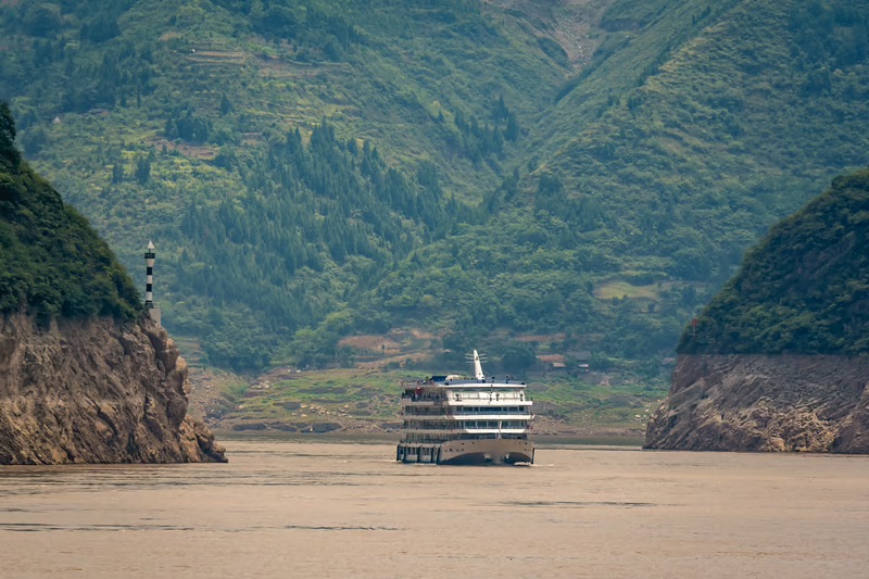 yangtze explorer ship