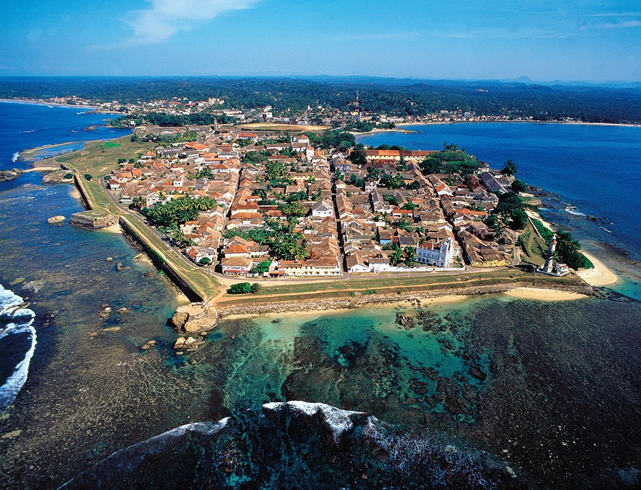 Discover Vibrant Colombo Along The Indian Ocean.