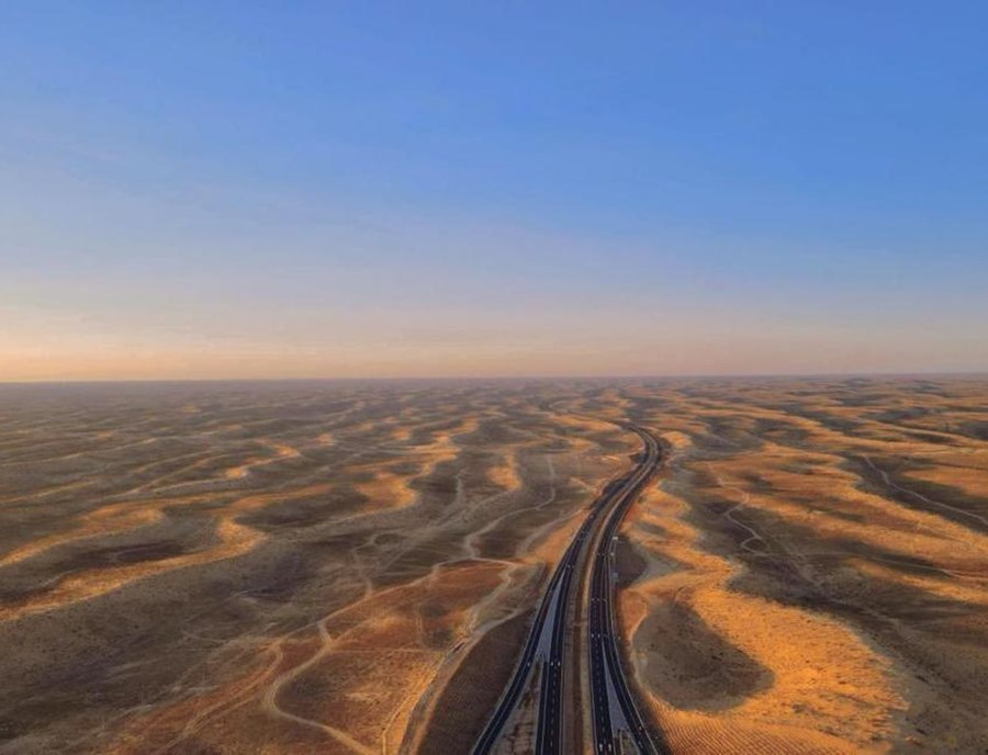 Journey Along The S21 Desert Highway, Cutting Through The Vast Landscapes Of Xinjiang