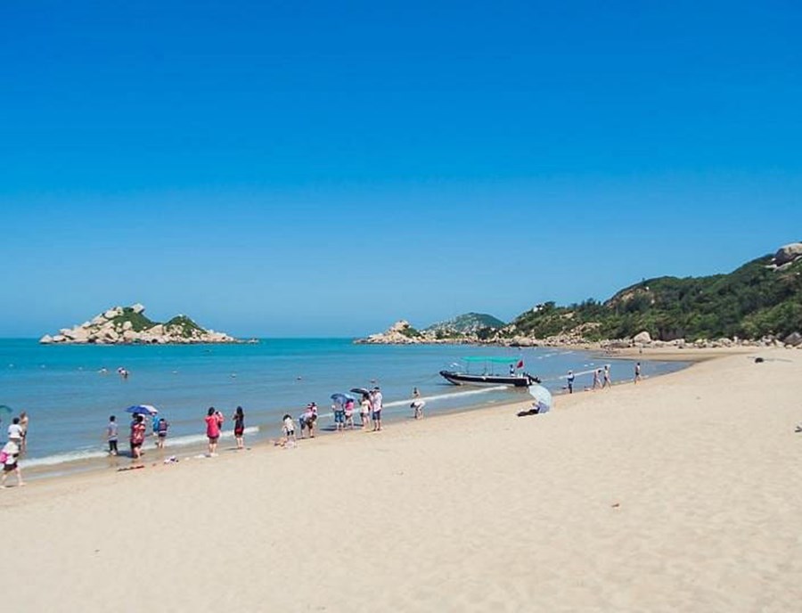 Relax By The Clear Waters And Sweeping Coastline Of Qing’Ao Bay