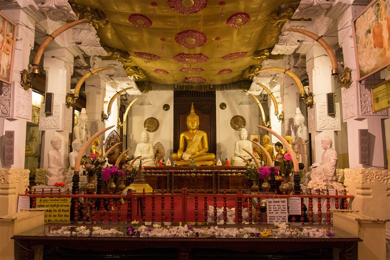 Buddha statue in temple of the Sacred Tooth Relic_Sri Lanka