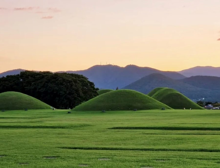 Walk Among The Ancient Tumuli Of Gyeongju, Where Grassy Burial Mounds Preserve The Legacy Of Silla Kings And Nobles