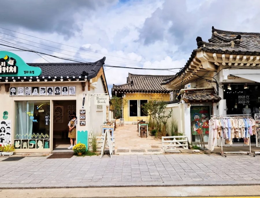 Wander Along Hwangnidan Gil, Where Charming Boutiques, Cosy Cafés And Quirky Little Shops Fill The Historic Streets Of Gyeongju