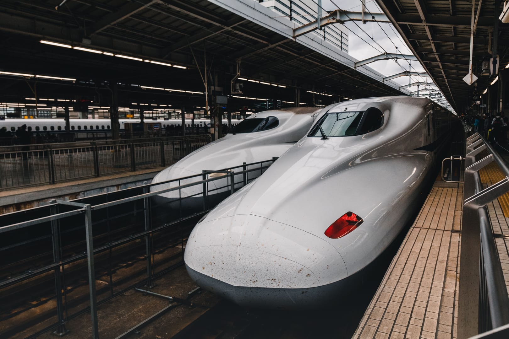 Shinkansen Arriving At Tokyo Station For A Seamless Japan Journey (1)