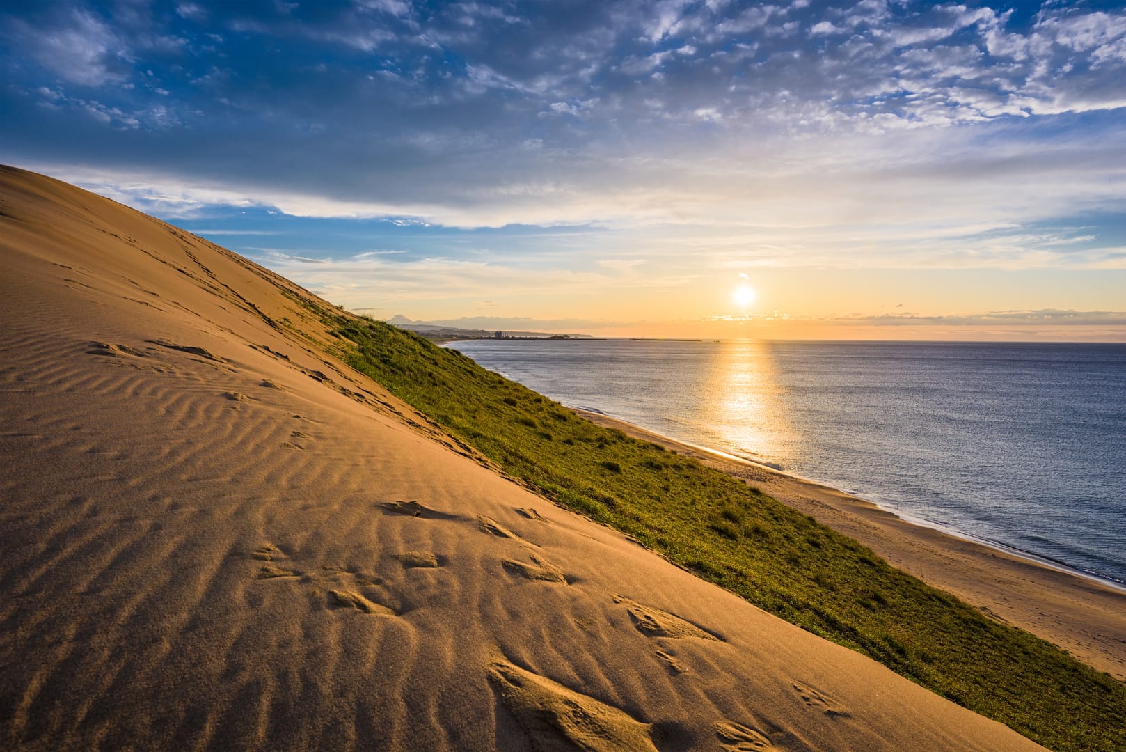 Tottori Sand Dunes Stretching Toward The Sea Of Japan